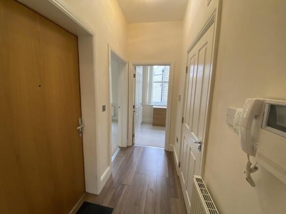 2 bed Apartment to rent Image 9