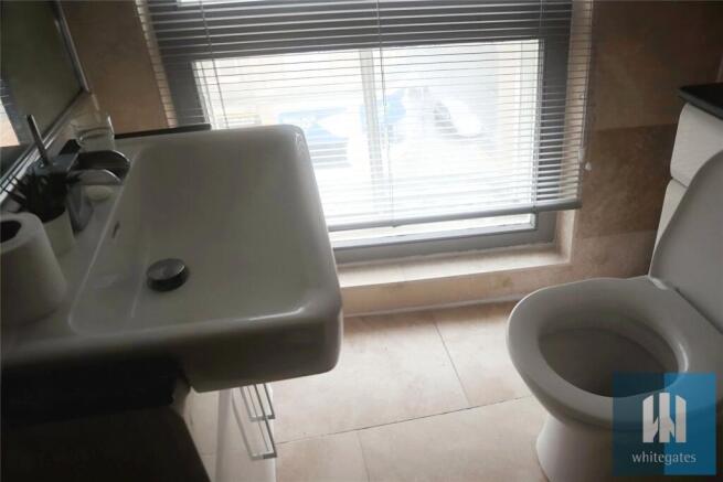 2 bed Apartment to rent Image 6