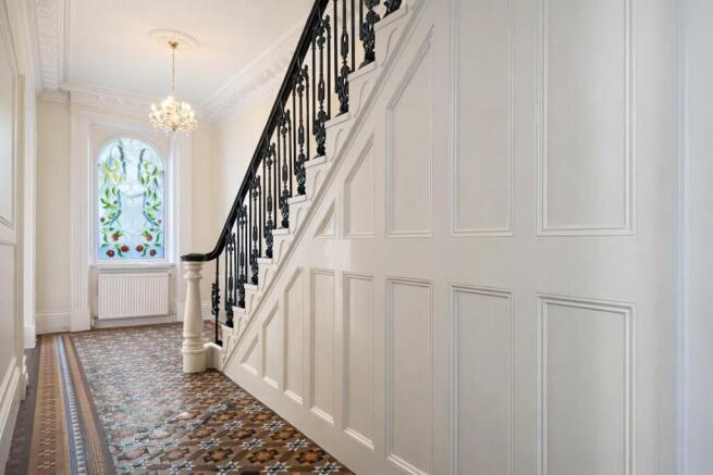6 bed Semi-Detached for sale Image 8