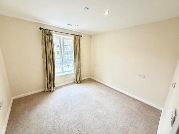 2 bed Apartment for sale Image 11