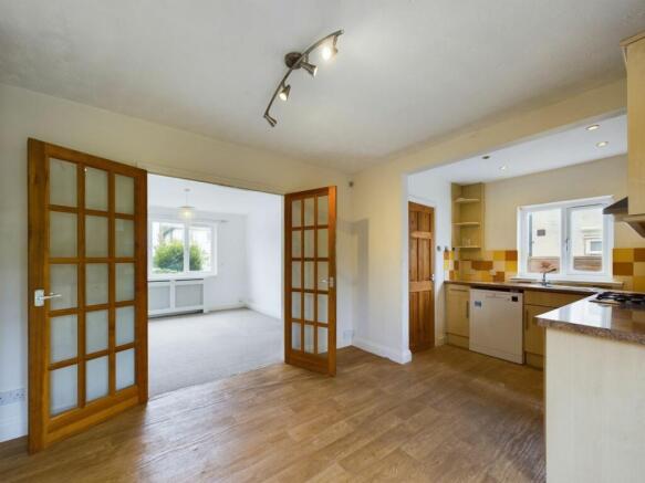 KITCHEN/DINING ROOM