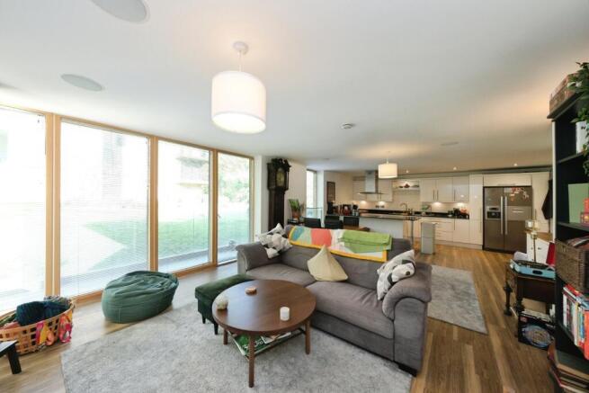 2 bed Flat for sale Image 7