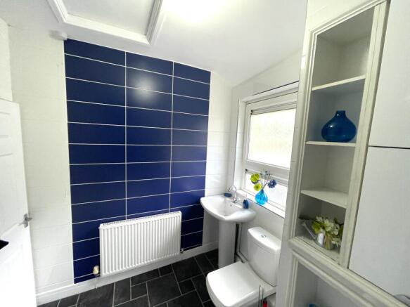 Bathroom 3.JPG