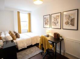 1b, Triangle South, Clifton, Bristol BS8 1EY