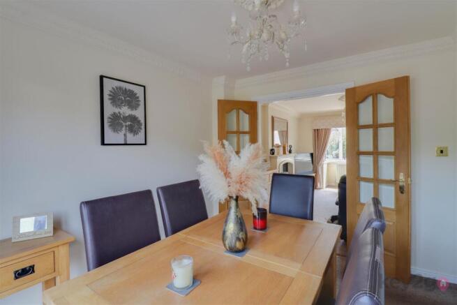 4 bed Detached for sale Image 5