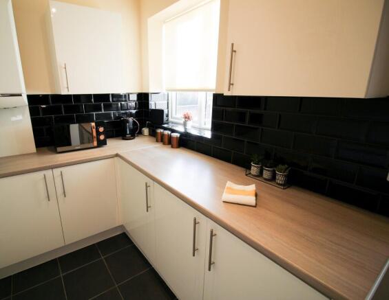 1 bed House Share to rent Image 4