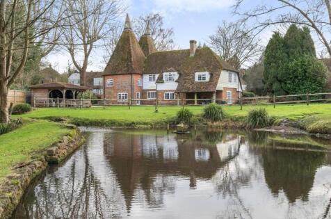 Beautiful Grade II Listed Oast, Leeds, Kent