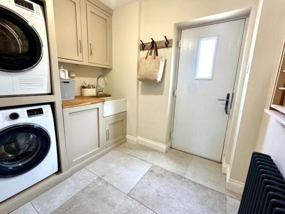 4 bed Detached for sale Image 12