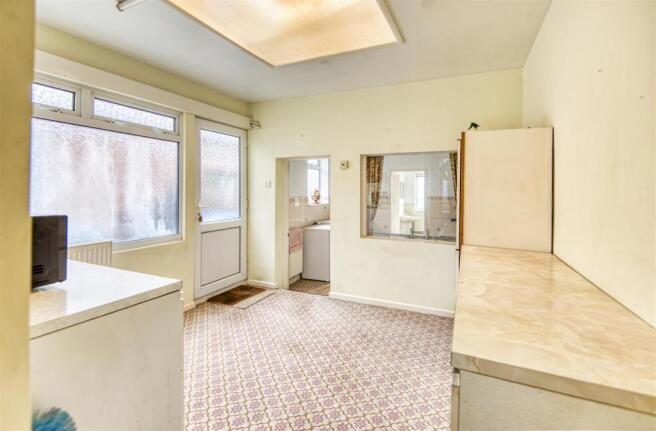 3 Kitchen.jpg