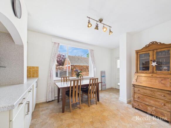 5 bed Semi-Detached for sale Image 12