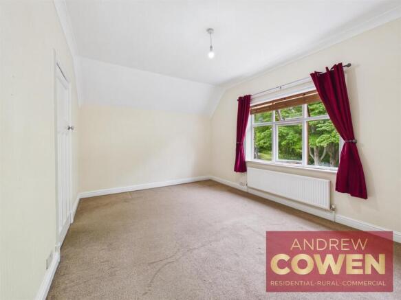 3 bed House for sale Image 10