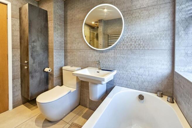 3 bed House for sale Image 11