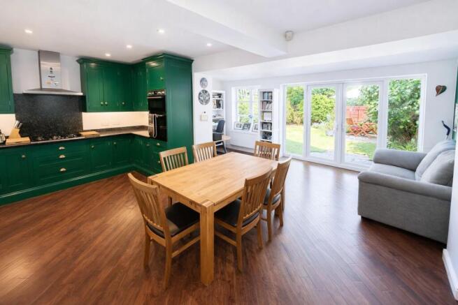 4 bed Semi-Detached for sale Image 7
