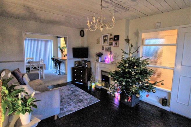 LIVING ROOM (L)
