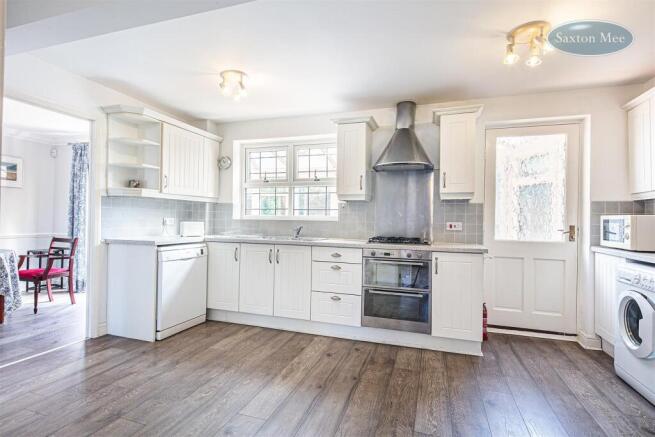 4 bed Detached for sale Image 4