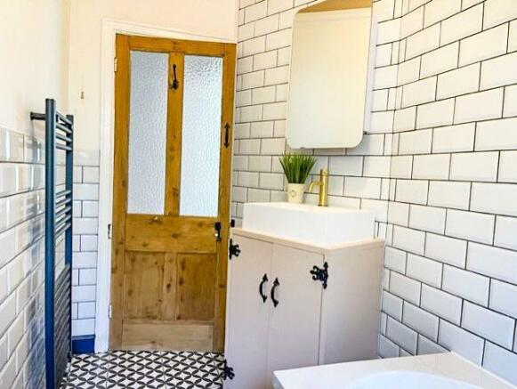 bathroom 1.JPG