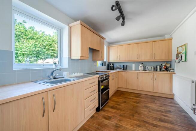 Sovereign Close, Telford photo 4