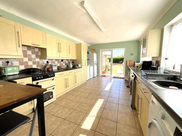 3 bed Semi-Detached for sale Image 4