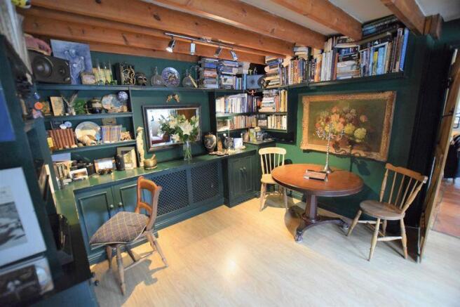 Dining room/Of...