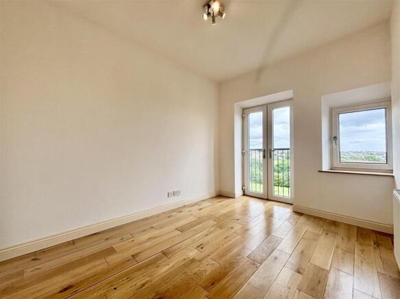 3 bed Terraced for sale Image 10