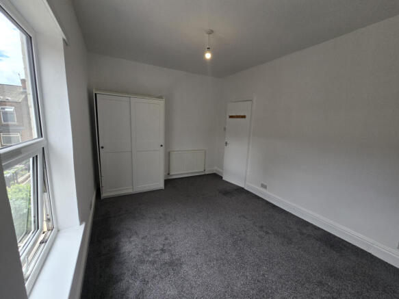 2 bed End of Terrace to rent Image 12