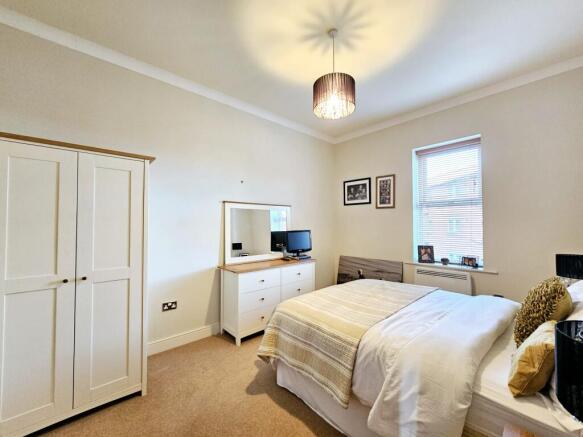 2 bed Flat for sale Image 7