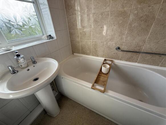 3 bed Semi-Detached for sale Image 9