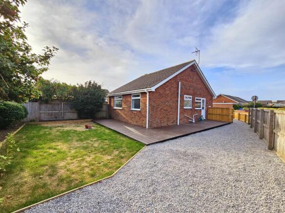 2 bed Semi-Detached Bungalow for sale Image 9