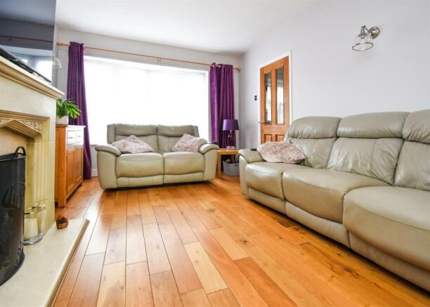 76 Chillington Drive - Sitting Area.jpg