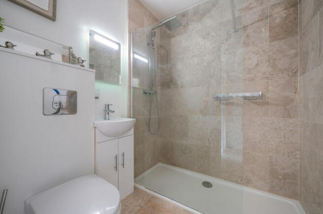Ground Fl. En-Suite