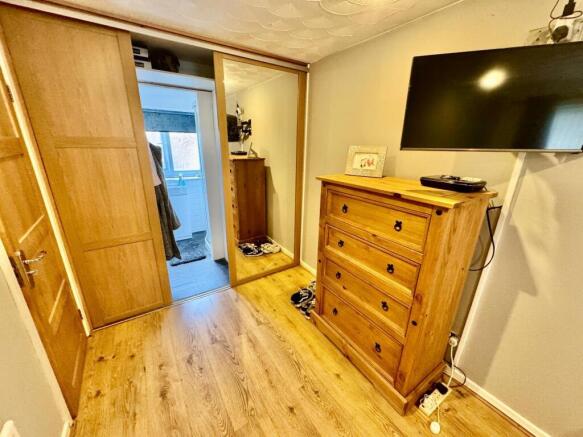 4 bed Link Detached House for sale Image 12