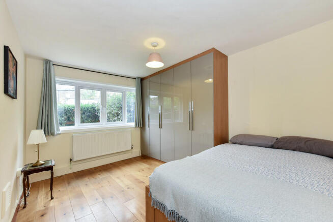 82 parkside estat...