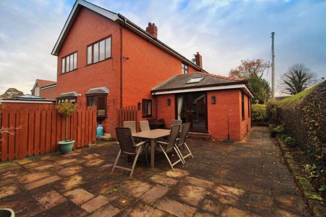 Patio & Re...