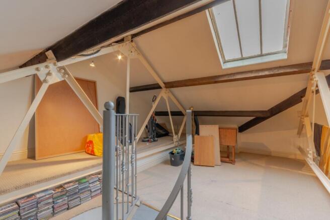 2 bed Flat for sale Image 5