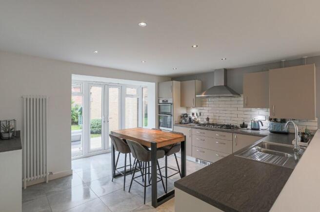 5 bed Detached for sale Image 10
