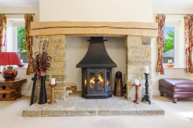 5 bed Detached for sale Image 8