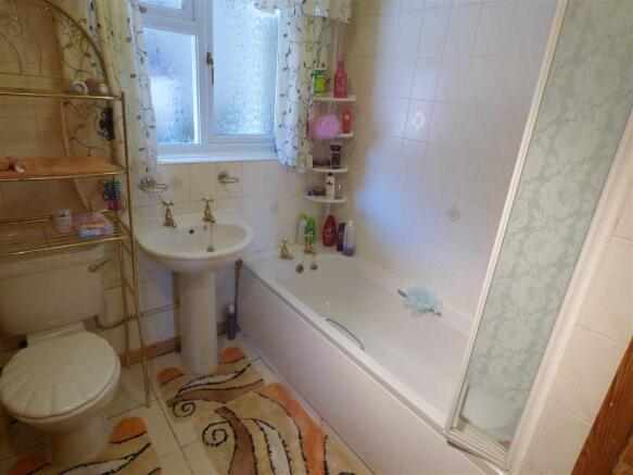 Family Bathroom/WC