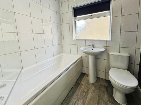 2 bed Semi-Detached Bungalow to rent Image 9
