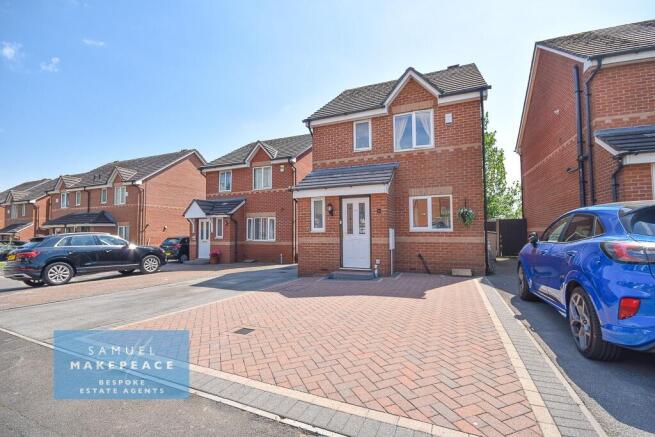 Three Bedroom Detached Property with Large Lounge