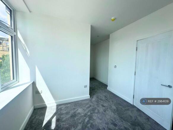 1 bed Flat to rent Image 6