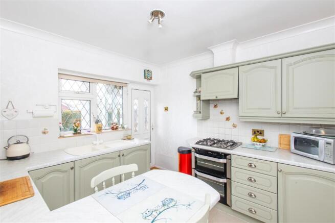4 bed Detached Bungalow for sale Image 8