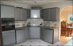 FITTED KITCHEN