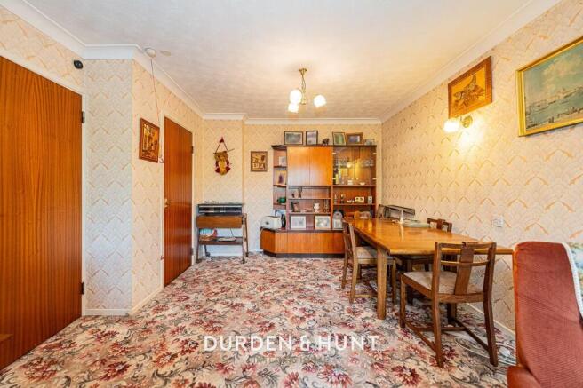 High Road, Manor Court Lodge, E18 photo 4
