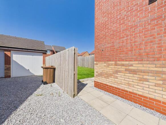 3 bed Semi-Detached for sale Image 12