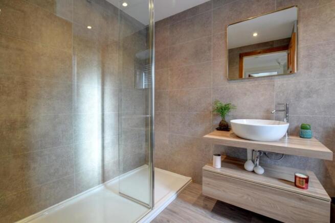 Bathroom - 1.jpg