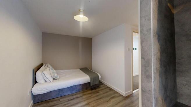 4 bed House to rent Image 12
