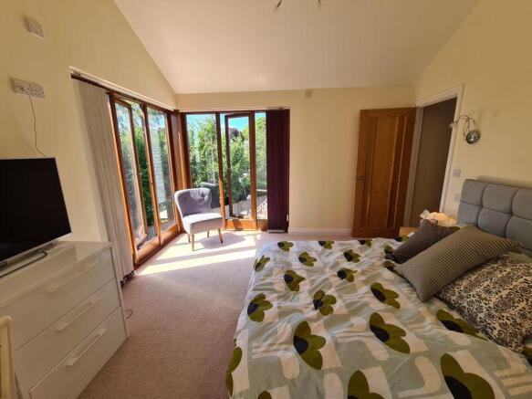 Master bedroom 
