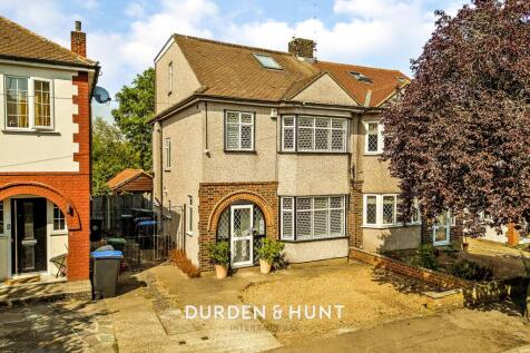 Hycliffe Gardens, Chigwell, IG7