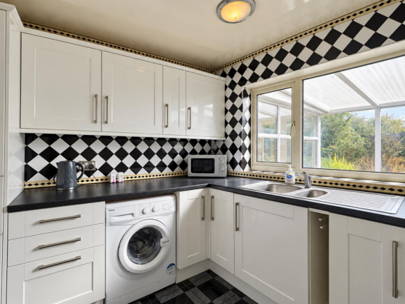 2 bed Detached Bungalow for sale Image 5
