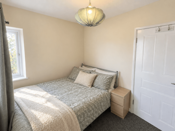 332d bedroom